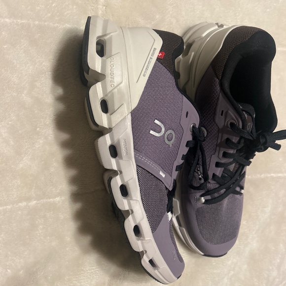 On cloud - Picture 1 of 6